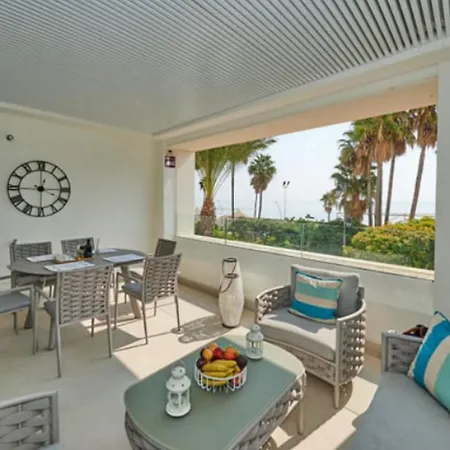 Port From With Pool Apartment