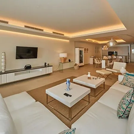 Port From With Pool شقة