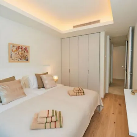 Port From With Pool Apartment *